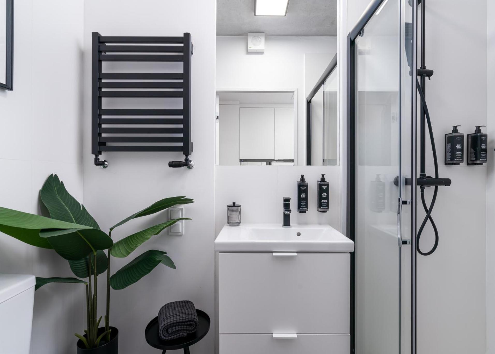 Apartments Wroc'Love By Me &301 Legnicka & Self Check-In 24H & Lift & Air Conditioning Breslavia Esterno foto